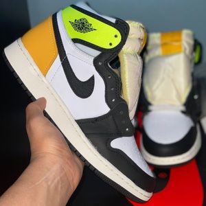 Jordan 1 Retro “VOLT GOLD”